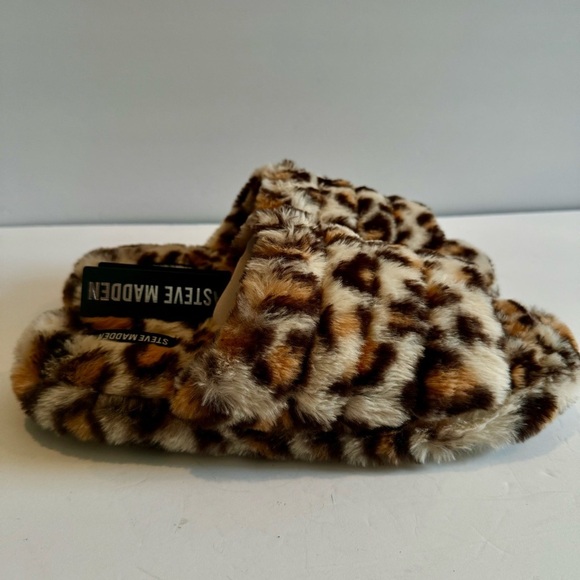 Steve Madden Shoes - Steve Madden Fuzzy Leopard Slippers Women size XL (9-10)